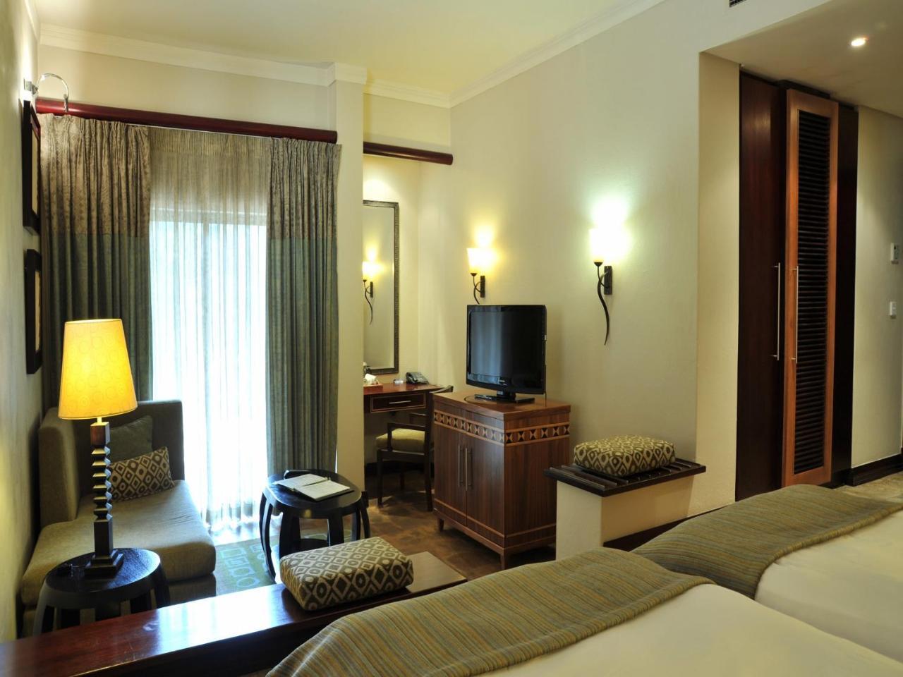 Lombardy Boutique Hotel & Conference Venue Претория Экстерьер фото
